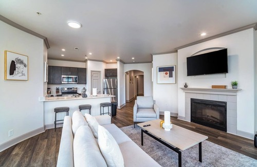 Corryville Apartment | Landing | Stylish 2BD, Gym, Pool