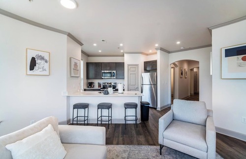 Corryville Apartment | Landing | Stylish 2BD, Gym, Pool