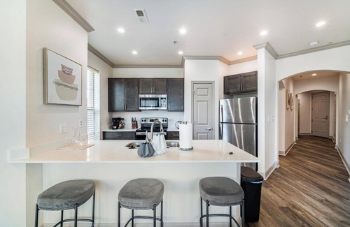 Corryville Apartment | Landing | Stylish 2BD, Gym, Pool