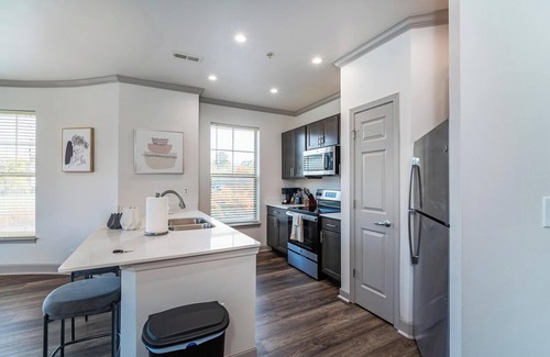 Corryville Apartment | Landing | Stylish 2BD, Gym, Pool