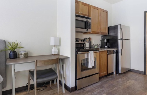 Pearl District Apartment | Landing | Stylish Studio, Courtyard, Gym