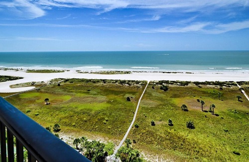 Sand Key Condo | Landmark Tower 1707 Charming 17th Floor Oceanfront Condo