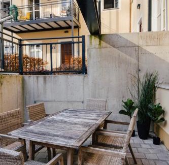 Landshut Apartment | Landshut Zentrum 2 Parkplätze 100 Zoll TV Terrasse 4P