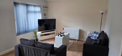 Warwick Apartment | Langcliffe House - 3 Bed, Sleeps 5 - Garden, Parking & Wifi - Warwick