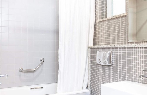 Ballsbridge Hotel | Lansdowne Hotel