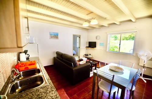 Mouraria House | Laranjeira - House with garden and private pool, parking and Wi-Fi