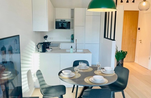 Gare Apartment | Large 1 bedroom -Center terrace parking