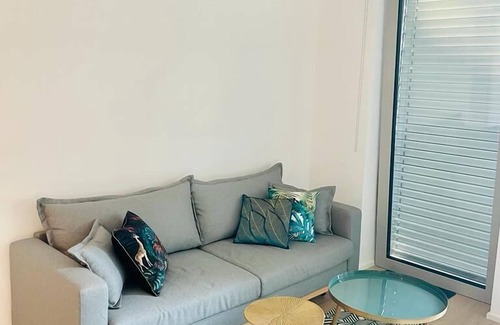 Gare Apartment | Large 1 bedroom -Center terrace parking