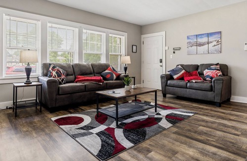 Canton Apartment | Large 2 Bedroom Apt in the Heart of Canton. Minutes to the HOF & both hospitals