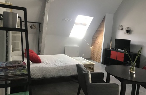 Amboise House | Large 2-person studio