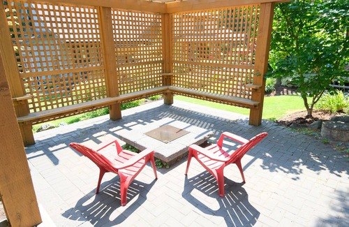 Lindell Beach Cottage | Large 3 Bedroom Cottage with Resort Like Amenities