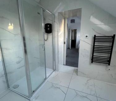 Roath Apartment | Large 4 bed, walking distance to centre - sleeps 8