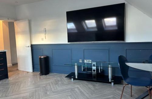Roath Apartment | Large 4 bed, walking distance to centre - sleeps 8