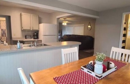 Indian River House | Large 4BR Lodge Sleeps 12+