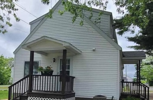 Indian River House | Large 4BR Lodge Sleeps 12+