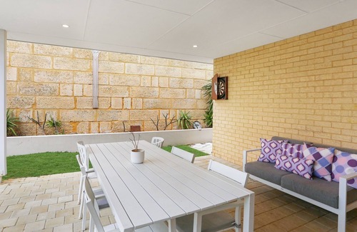 Falcon House | Large 4brm Family Home short walk to Avalon Beach