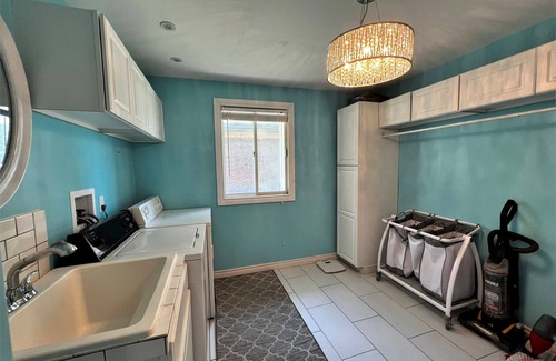 Harrow House | Large 5 Bed Family Home w/Indoor Swimming Pool!