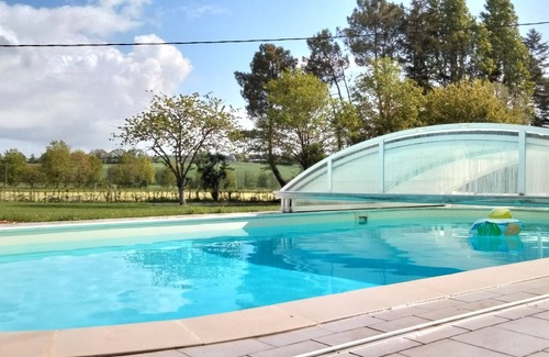 Martigne-Ferchaud House | Large 6-bedroom gîte near Rennes, 2bathrooms, 3wc, heated pool, 12p pond