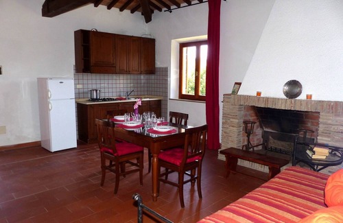 Torrita di Siena Apartment | Large apartment with a panoramic view