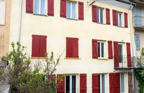 Embrun House | Large apartment on the 2nd floor in a townhouse
