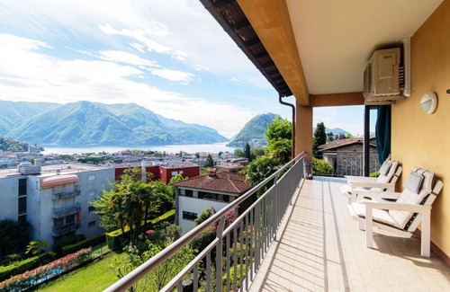 Massagno Apartment | Large apartment with lake view terrace (Miravalle Lakeview)