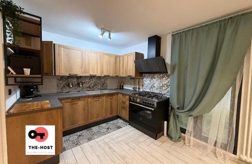 Giussano Apartment | Large apartment with garden and cinema room