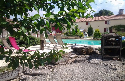 Oulmes House | Large Barn sleeps 12, swimming pool 6.5 x 4m, nr Marais Poitevin 1 hr to beaches