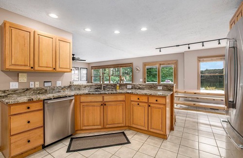 Interlochen House | Large Beach Front Property, 3 Kayaks Include!
