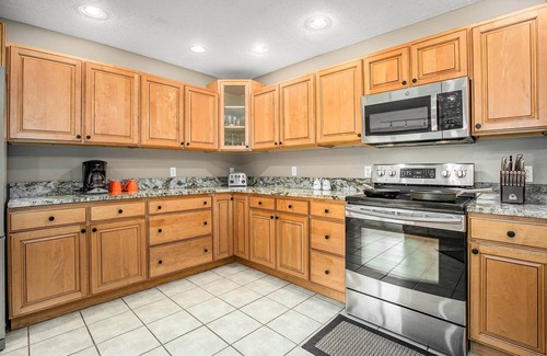 Interlochen House | Large Beach Front Property, 3 Kayaks Include!