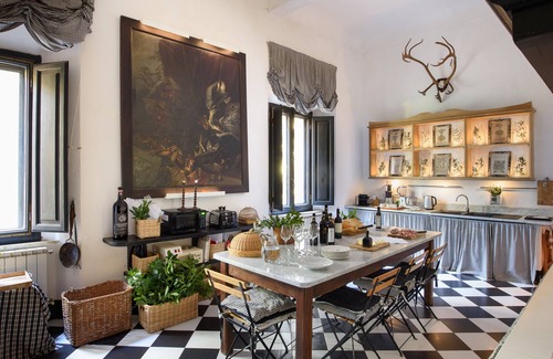 Lilliano Villa | Large, beautiful villa in Tuscan Hills of Chianti, Stunning gardens and large po