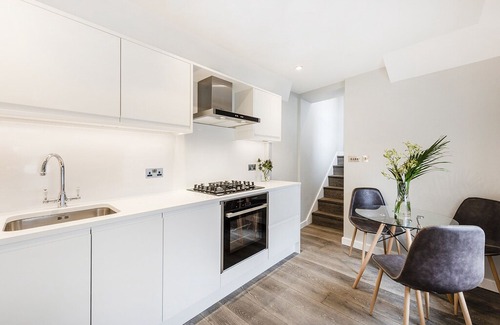 Chinatown Apartment | LARGE BOUTIQUE STUDIO/1-BED IN CHINATOWN