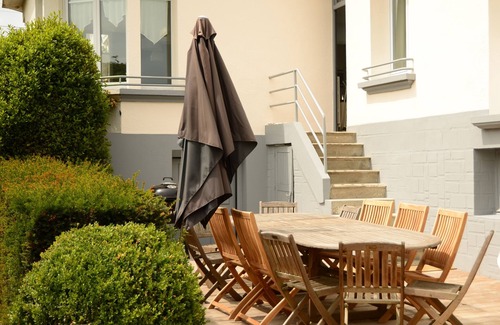Port-en-Bessin-Huppain House | Large bright house in the shape of a boat