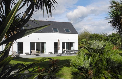 Saint-Cast-le-Guildo Villa | Large, bright home cinema villa, close to the beach and PenGuen golf course