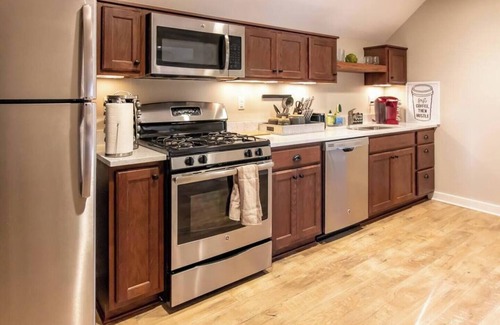 Cedar Rapids House | Large bungalow in heart of Newbo. Pets welcome. ADA friendly - Excellent Location