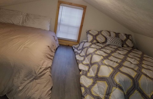 Waynesville Cabin | Large Cabin Sleeps 10