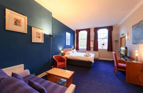 Nottingham City Centre Apartment | Large Central Spacious Studio Apartment With High Ceilings