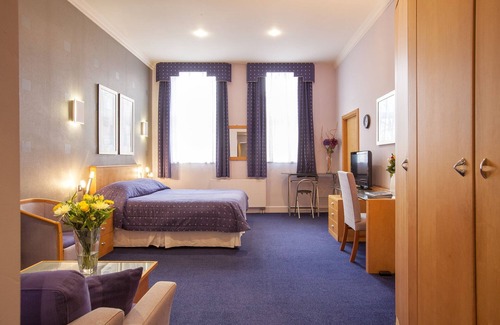 Nottingham City Centre Apartment | Large Central Spacious Studio Apartment With High Ceilings