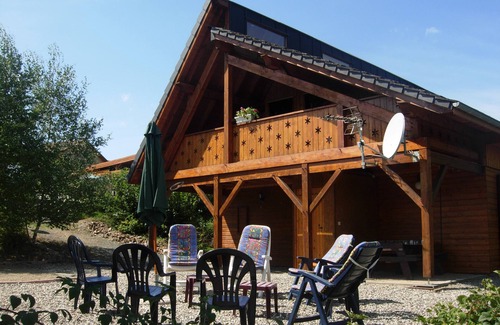Saint-Jacques-d'Ambur Ski Chalet | Large chalet with jacuzzi and lake view