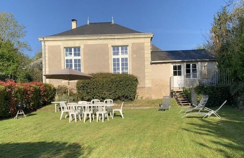 Chambellay House | Large, charming riverside gîte.