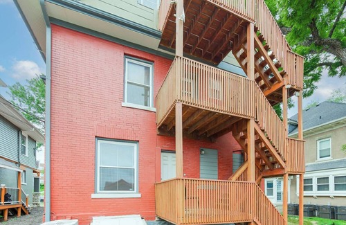Southmoreland House | Large, Comfortable, Multi-generational Home