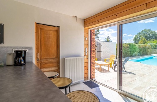 Marans Cottage | Large country house with pool and air conditioning