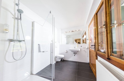 Kaprun Ski Chalet | Large cozy ski lodge located on the Kitzsteinhorn glacier
