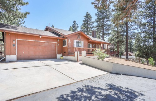 Big Bear House | Large CozyHome my 3D video below: https:/my.matterport.com/show/?m=MRxtzd9rJtr