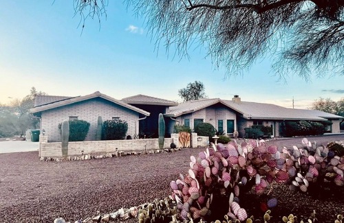 Tortolita House | LARGE CUSTOM HOME ON 3 ACRES MINUTES FROM GOLF, HIKING, & BIKING TRAILS