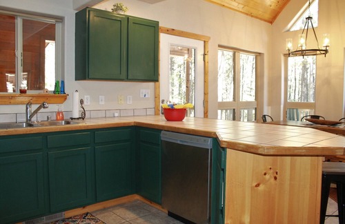 Angel Fire Ski Chalet | Large deck overlooking hiking trail/fiber-optic wifi/short walk to village.