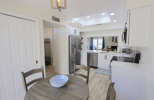 Biltmore Courts Condo | Large Dog Friendly- All New-Golf Course View
