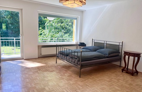 Munchen District Villa | Large dream house in noble suburb of Munich, 15min. City centre, 12min. lake