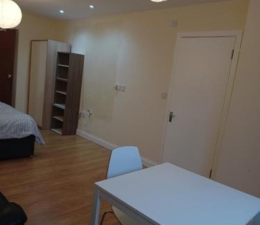 Cambridge Apartment | Large Ensuite near Science Park Cambridge