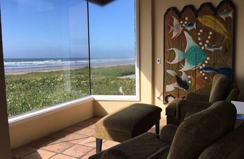 Lengueta Arenosa Villa | Large entertainment area inside and out. Event property