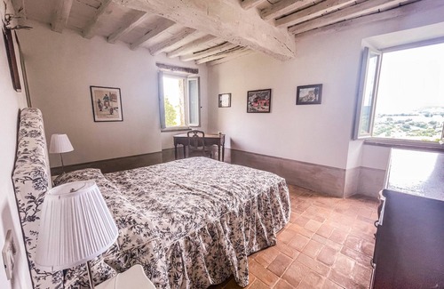 Fornole House | Large estate with swimming pools 90km northern of Rome